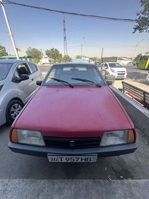 Vaz 2108 sotiladi