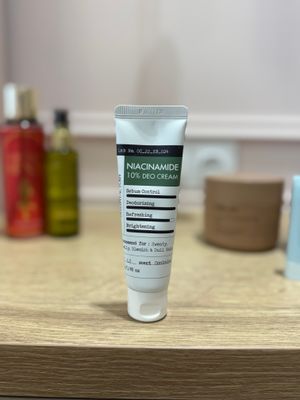 крем-дезодорант Derma Factory Niacinamide 10%