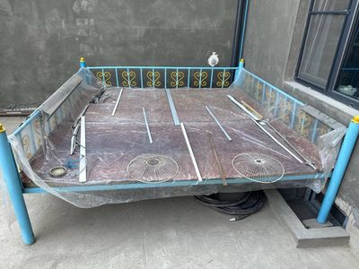 Kravat sotiladi zor narxda