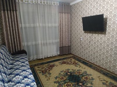 Uy sotiladi Bekobod Shahar 13mikr 76dom