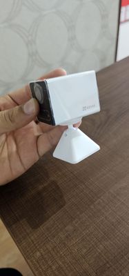 Kamera Wi-Fi da ishlaydi uzini batarekasi bor smkartalik