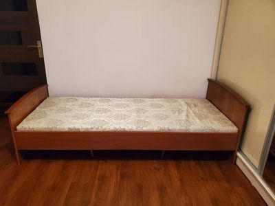 Бир кишили Кроват