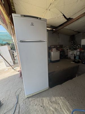 Indesit holodilnik sotiladi holati yaxshi
