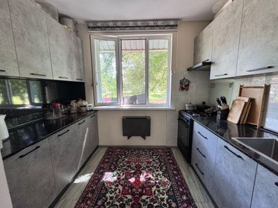 3-хонали квартира сотилади. Гулистон шахар, 2-мавзе, 1-этаж