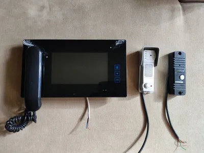 Домофон и две вызывные панели Б/У