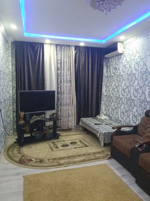 Сдается квартира в центре 2х комнатная г.карши