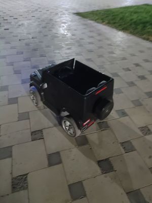 Детская черная машинка