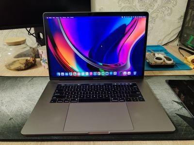 MacBook Pro 15" with TouchBar (i7 7820HQ 16/512GB)