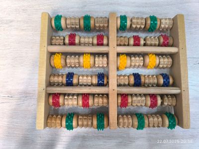 Yog'ochli, tishli, rolikli oyoq massajeri