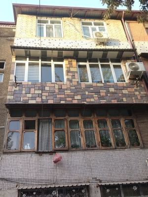 Продаётся трехкомнатная квартира третий этаж в районе Артыкова.