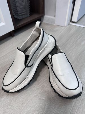 Oyoq kiyim ayollarga