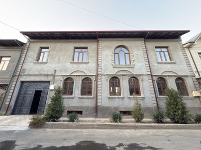 Yunus-obod tumani Xasanboyda 3 etajli uy sotiladi