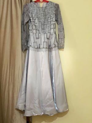Vecherni kuylak 1 marta kiyilgan narxi 700 min