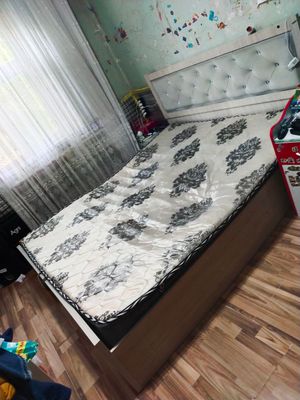 Кровать