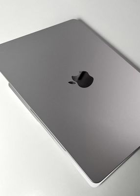 MacBook Pro M2 (8 ГБ/256 ГБ)