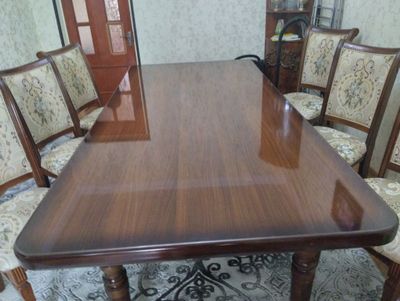 Срочно продается своя Стол-Стулт .Деривя из Ореха.и .Раскладнойе