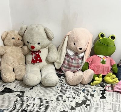 Kukla va igrushkalar hammasi arzonga sotiladi