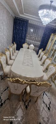 Yangi stol stul sotiladi Yangi 14 kishilik stolini xon qilsa ham bo'la