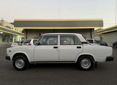 Vaz 2107 sotiladi 2005 yil