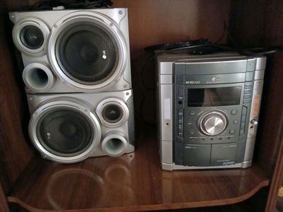 продам музыкальный центр LG