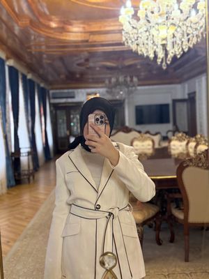 Kostyum of white turtsiya brendi 36 razmer 1 marta kiyilga