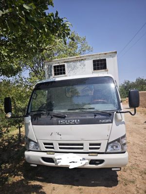 Isuzu NQR71PL sotiladi 2015yil