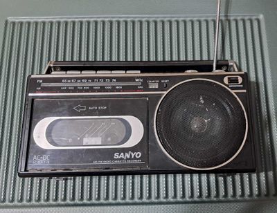 Магнитофон Sanyo