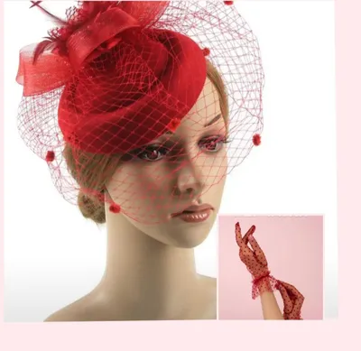 Роскошная шляпка с вуалью в красном цвете с перчатками