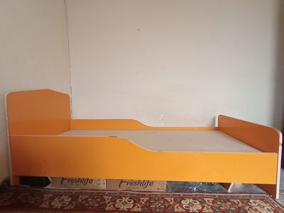 Kravat sotiladi,