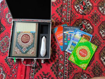 ruchkasi quron kitopni oʻqiydi