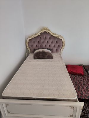 Кровать сотилади