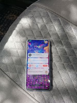 Telefon sotiladi holati yaxshi ishlab turibdi sensorli ozgina singan h