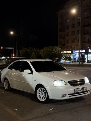 Lacetti 1.8 sotiladi ideal