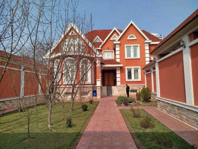 ПРОДАЕТСЯ ДОМ Ивлева 10-сотки 8 Комнат 600м2