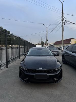 2024 kia 5 sotiladi rangi qora 8000 km yurgan kimga qiziq bolsa teluch
