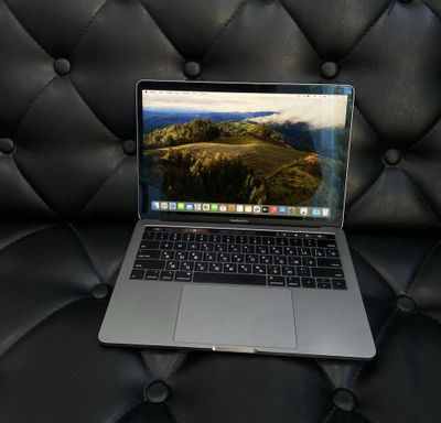 Apple MacBook Pro 2018 года в хорошем состоянии