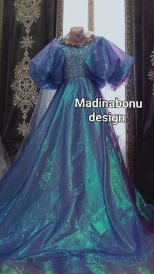 Zolushka ko'ylak sarisi bilan birga