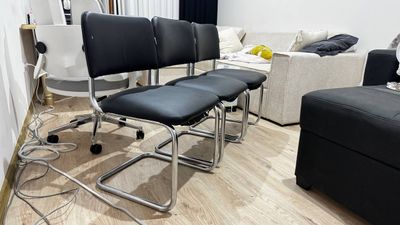Продам новый диван, стол и стулья