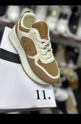 Женские кроссовки