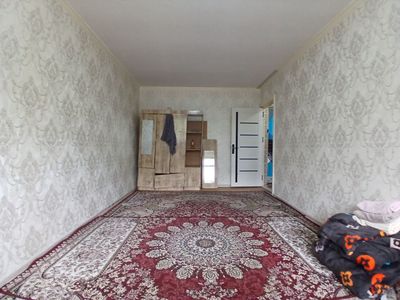 1 xonalik 2 xona qilingan uy sotiladi kirguli 16-maktab yonida