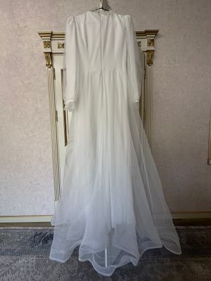 Белое вечерное платье