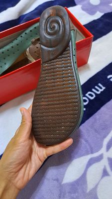 Yangi oyoq kiyim.Razmer 37ga keladi.150.000 ming