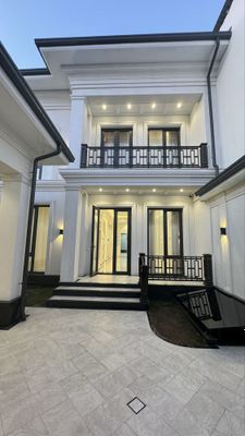 Продается на Луначарского Евро дом 3,2 сот 3 уровня 7 ком