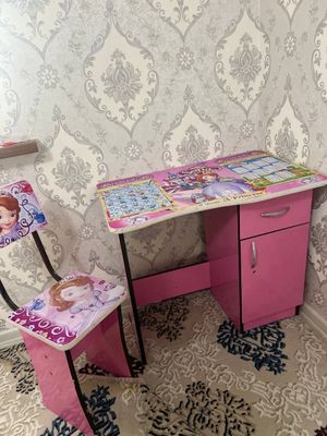 Yaxshi holatdagi bolalar stol stul sotiladi