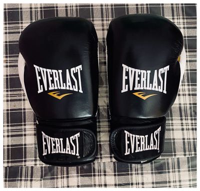 Боксерские перчатки Everlast 12oz, как новые