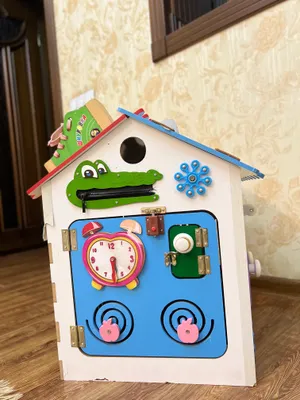 Развивающий и обучающий дом-Бизиборд.