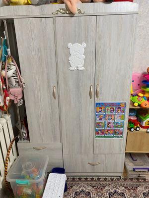 Детский шкаф , почти как новая