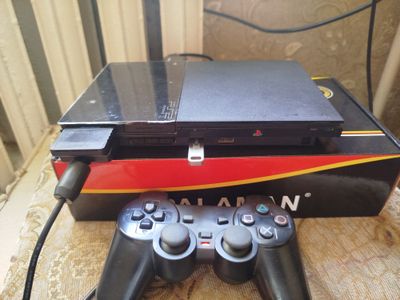 Sony Playstation 2 slim.