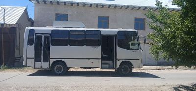 Isuzu avtobus 2013