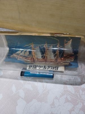 Парусник в бутылке...